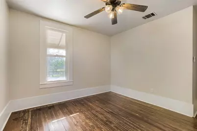 208 N Avenue B, Elgin, TX 78621 - Photo 18