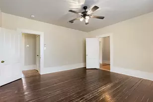 208 N Ave B, Elgin, TX 78621 - Photo 16