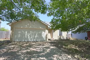 215 Estate Dr, Hutto, TX 78634 - Photo 1