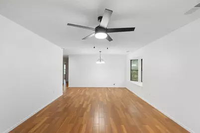 555 E Houston Street, Giddings, TX 78942 - Photo 10