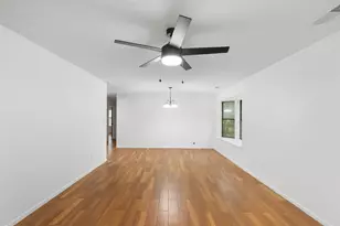555 E Houston St, Giddings, TX 78942 - Photo 10
