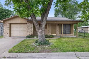 555 E Houston St, Giddings, TX 78942 - Photo 1