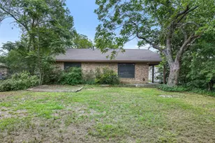 555 E Houston St, Giddings, TX 78942 - Photo 8