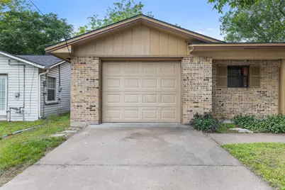 555 E Houston Street, Giddings, TX 78942 - Photo 4