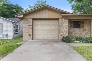 555 E Houston St, Giddings, TX 78942 - Photo 4