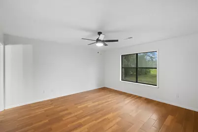 555 E Houston Street, Giddings, TX 78942 - Photo 16