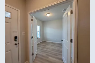 908 Main Street, Hutto, TX 78634 - Photo 10
