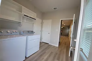 908 Main St, Hutto, TX 78634 - Photo 14