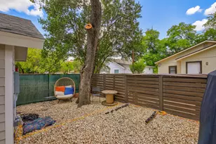 1105 E 3rd St, Austin, TX 78702 - Photo 24