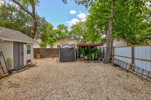 1105 E 3rd St, Austin, TX 78702 - Photo 22