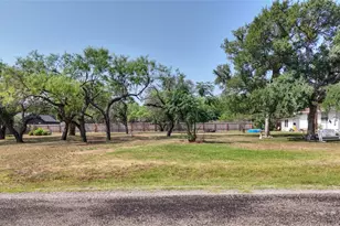 107 W Oriole Dr, Marble Falls, TX 78654 - Photo 14