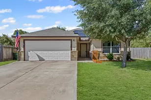 1315 Lantana Ct, Gonzales, TX 78629 - Photo 2