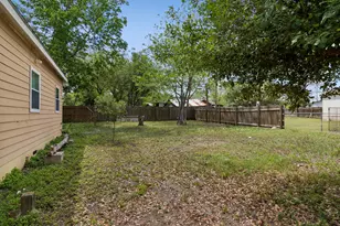810 Lamar St, Luling, TX 78648 - Photo 20