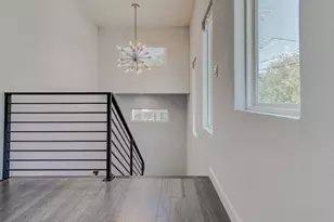2406 E 16th St, Austin, TX 78702 - Photo 8