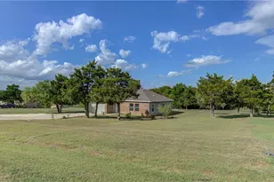 135 Valle Verde Dr, Del Valle, TX 78617 - Photo 2
