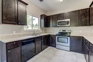 135 Valle Verde Dr, Del Valle, TX 78617 - Photo 10