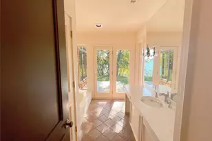 1700 Lakeshore Dr, Austin, TX 78746 - Photo 24