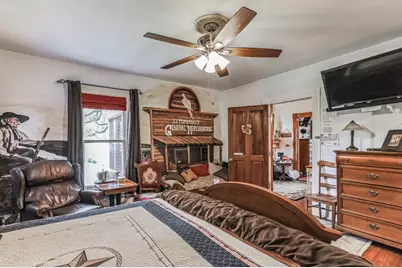 203 W Commerce Street, San Saba, TX 76877 - Photo 8