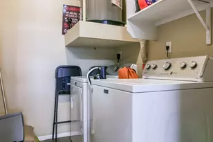 910 W 25th St, Austin, TX 78705 - Photo 24