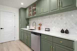 1400 S Meadows Dr, Austin, TX 78758 - Photo 12