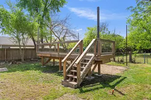 901 Kimbro St, Taylor, TX 76574 - Photo 4