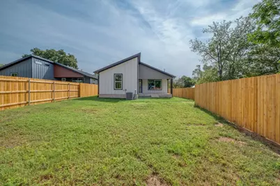 204 Washington Street, Elgin, TX 78621 - Photo 24