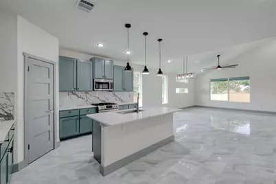 204 Washington Street, Elgin, TX 78621 - Photo 4