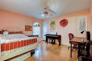 910 Duncan Ln, Austin, TX 78705 - Photo 4