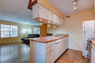 910 Duncan Ln, Austin, TX 78705 - Photo 8