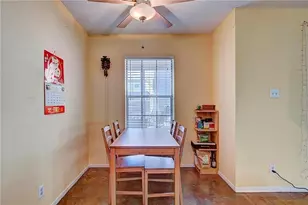910 Duncan Ln, Austin, TX 78705 - Photo 2