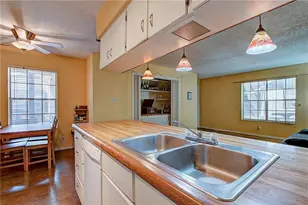 910 Duncan Ln, Austin, TX 78705 - Photo 10