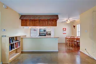 910 Duncan Ln, Austin, TX 78705 - Photo 6