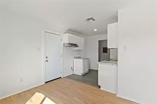 310 Barrhall Dr, Round Rock, TX 78664 - Photo 10