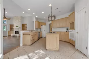 1120 Meadow Ridge Dr, Dripping Springs, TX 78620 - Photo 12