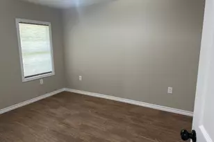 719 Eckel St, La Grange, TX 78945 - Photo 12