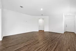 388 Barcelona, Kyle, TX 78640 - Photo 8