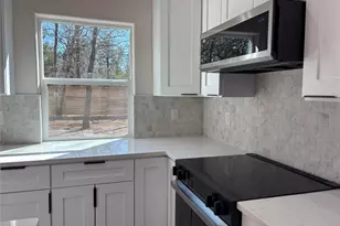 211 Big Bow, Smithville, TX 78957 - Photo 4