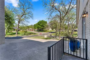 319 Meadowlakes Dr, Marble Falls, TX 78654 - Photo 24
