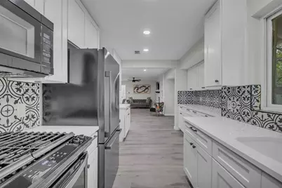 3400 Laguna Drive, Austin, TX 78741 - Photo 10