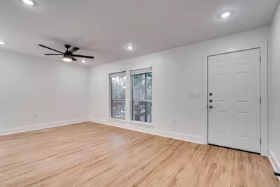704 W 21st Street #304, Austin, TX 78705 - Photo 4
