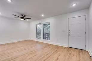 704 W 21st St, Austin, TX 78705 - Photo 4