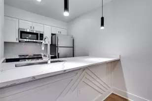 704 W 21st St, Austin, TX 78705 - Photo 6