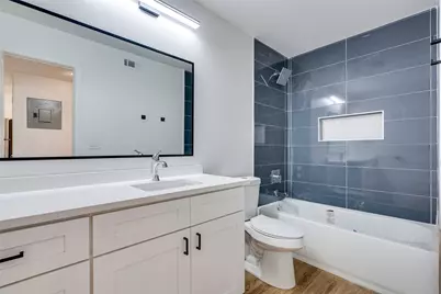 704 W 21st Street #304, Austin, TX 78705 - Photo 14