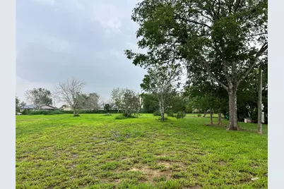 705 E 2nd Avenue, Nixon, TX 78140 - Photo 6