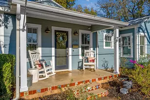 206 W Burbank St, Fredericksburg, TX 78624 - Photo 2