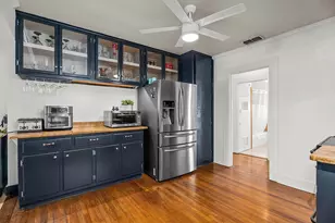 206 W Burbank St, Fredericksburg, TX 78624 - Photo 8