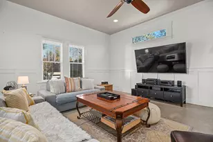 206 W Burbank St, Fredericksburg, TX 78624 - Photo 12