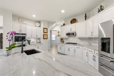 15200 Spillman Ranch Loop, Austin, TX 78738 - Photo 12