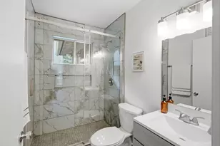2704 Carnarvon Ln, Austin, TX 78704 - Photo 16