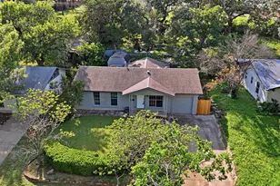 2704 Carnarvon Ln, Austin, TX 78704 - Photo 2